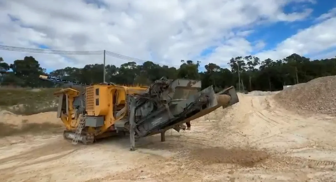 Mobile impact crusher