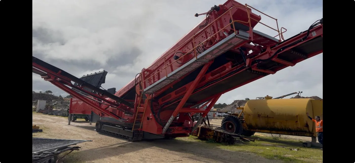 Mobile screening plant
